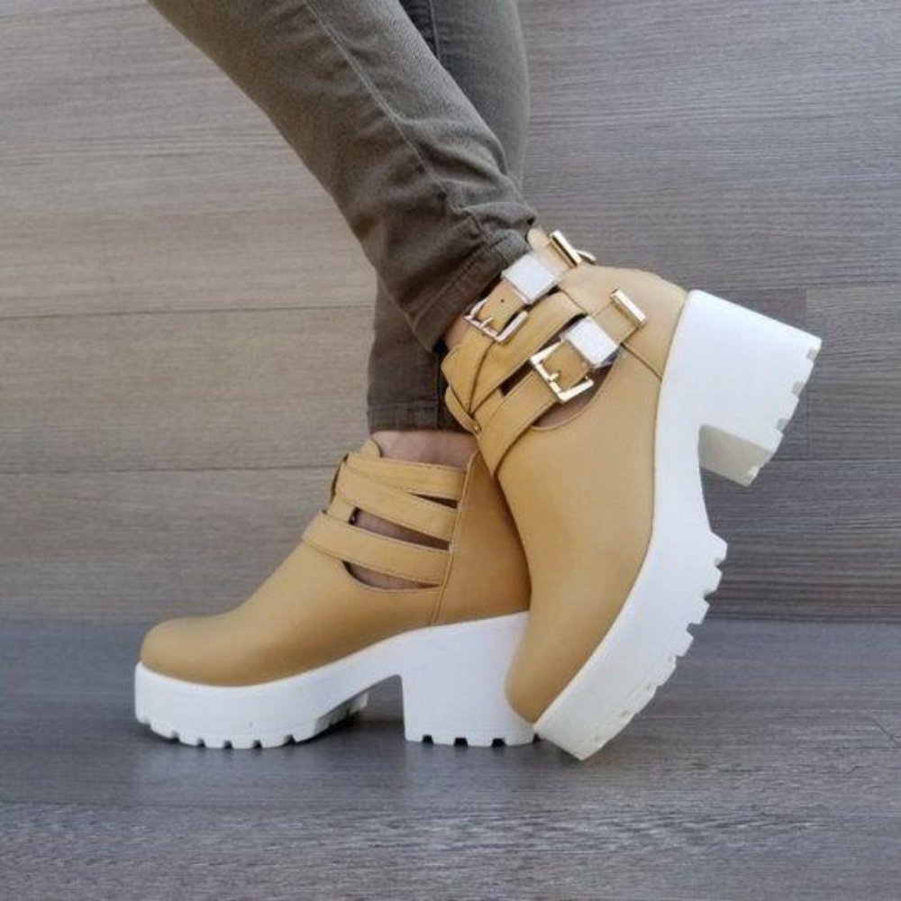 90's Grunge Chunky Heel Buckle Ankle Boot - Picture 8 of 8